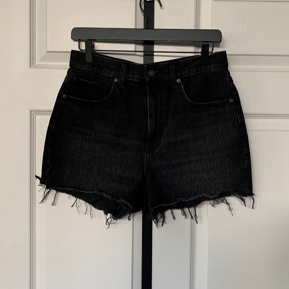 Uniqlo Black High-Waist Raw Hem Denim Shorts